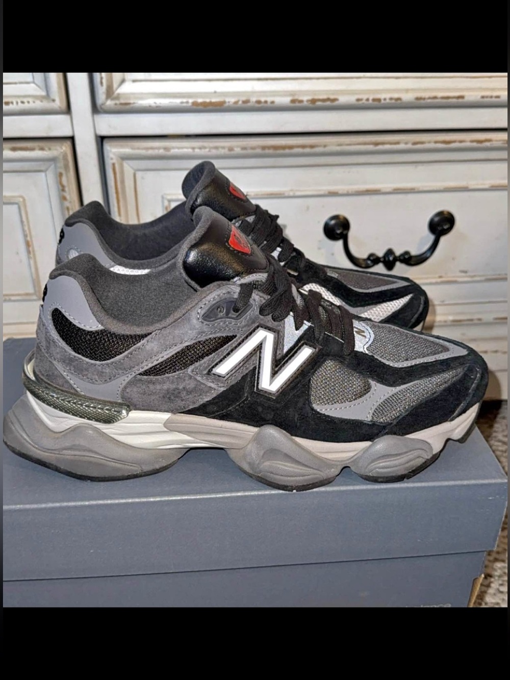 New Balance 9060 Sneakers Men’s 7.5 Women’s 9